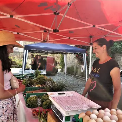 Faire le plein de produits auvergnats au marché d'été