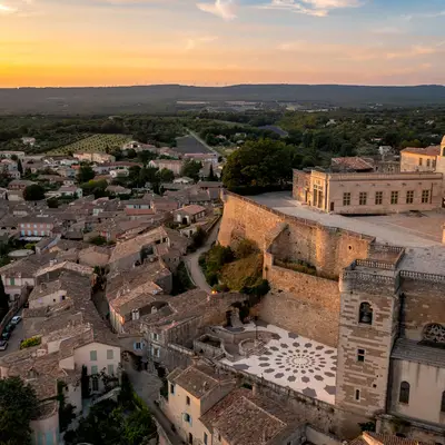 S'offrir un coucher de soleil avec vue sur la campagne drômoise