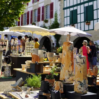 Vivre l'un des plus grand marché céramique du Sud-Ouest