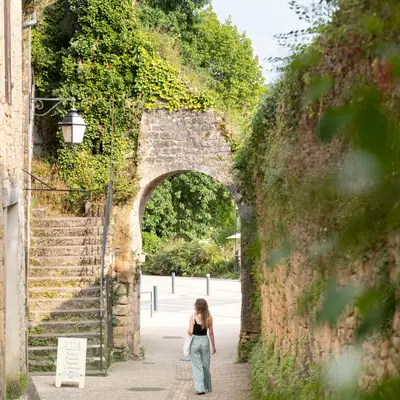 Suivre le parcours découverte du village