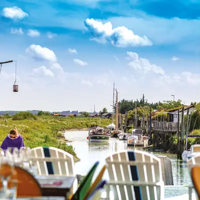 Prendre un verre sur le port