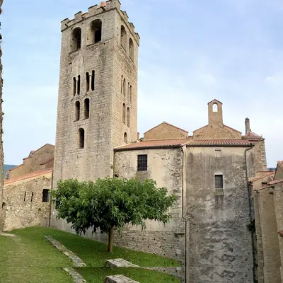 Explorer la cité fortifiée