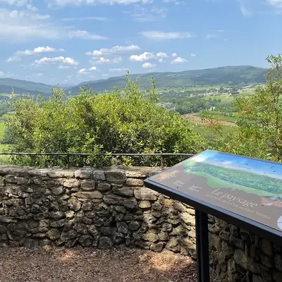 Admirer les panoramas sur la vallée de la Cèze