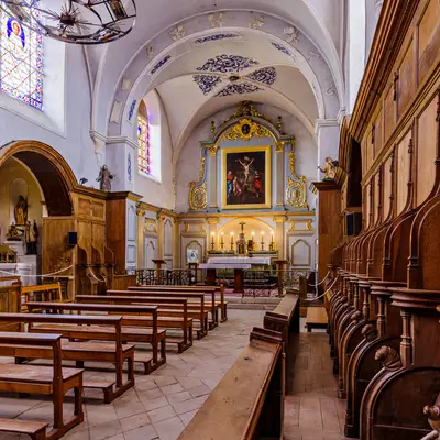 Ecouter un concert dans l'église médiévale
