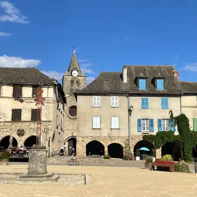 Faire une pause sur la place des Arcades