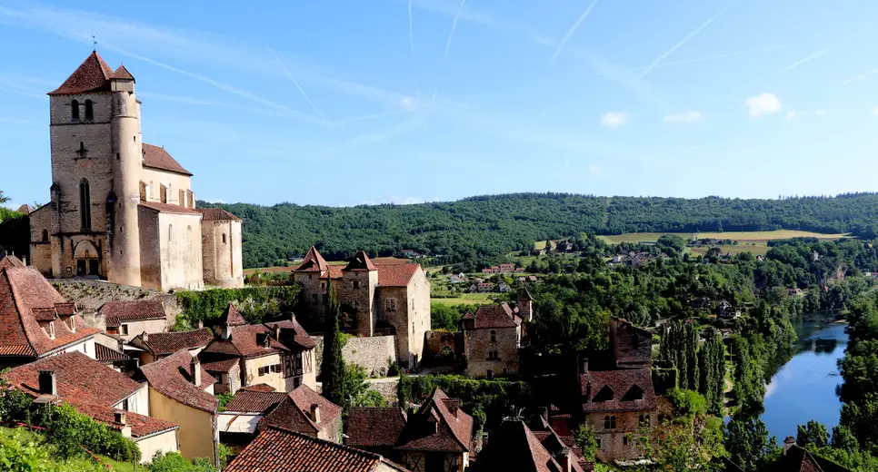 image de Les Plus Beaux Villages de France et Le Village Préféré des Français : success stories à la campagne !