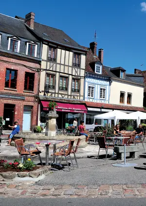 Les Plus Beaux Villages de France accueillent Gérard LARCHER à Lyons-la-Forêt - 29/03/2025