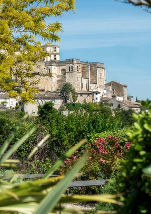 Les Plus Beaux Villages de France accueillent Stéphane BERN à Grignan