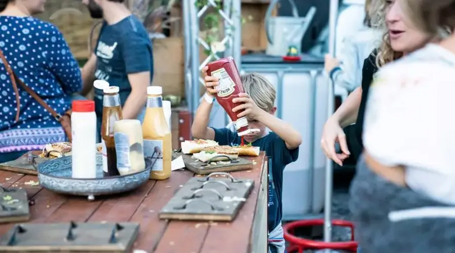Marché gourmand nocturne à Saint-Léon-sur-Vézère