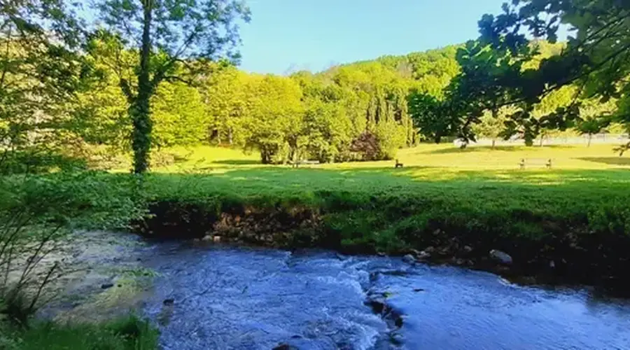 Randonnée dans la fraîcheur du matin "Sauveterre - Les Frères - La Gazonne - Moulin de Causse"