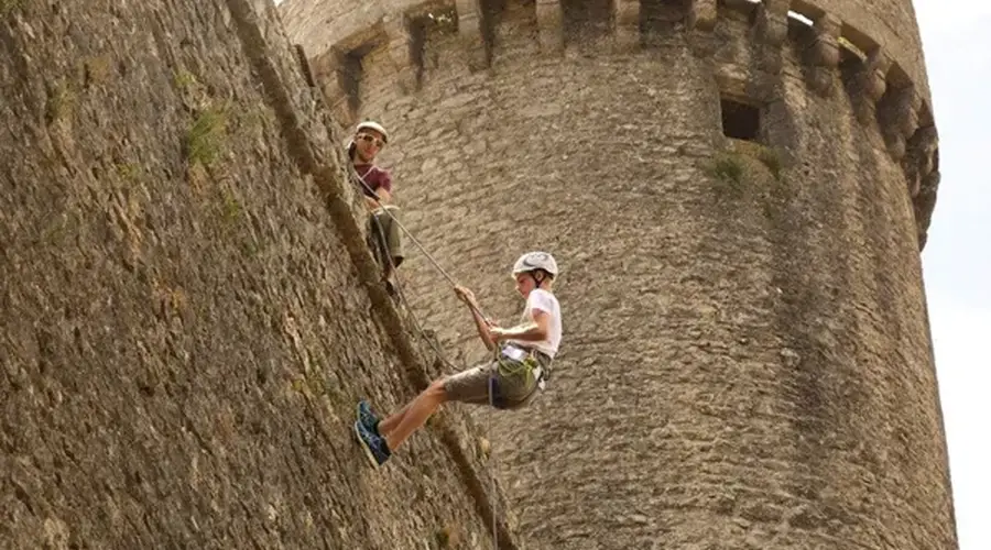 Descente en rappel des remparts