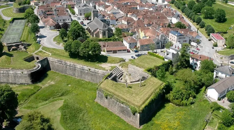 Visite commentée : La cité fortifiée imprenable !