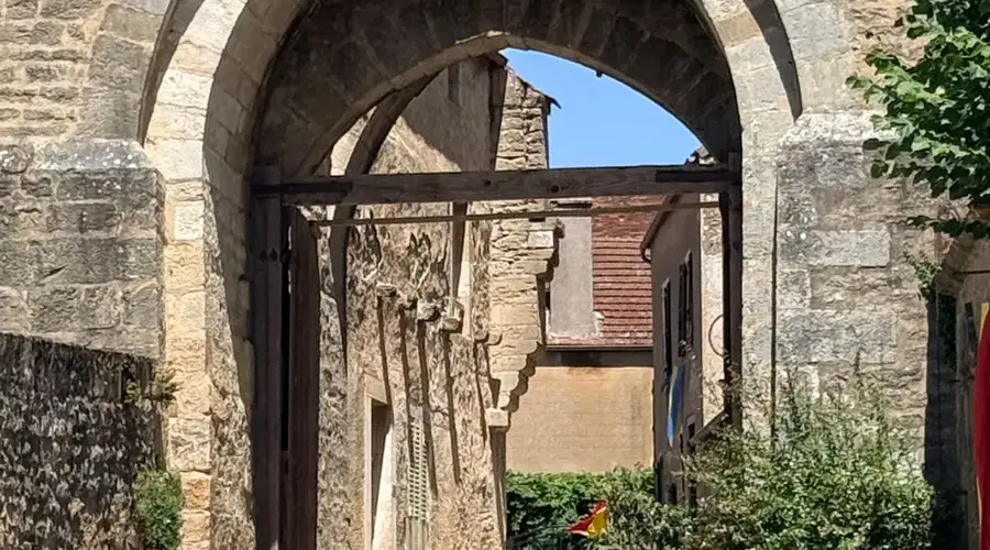Portes et vestiges des fortifications