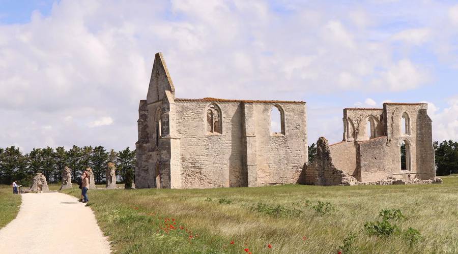 Vestiges de l'abbaye cistercienne des Châteliers