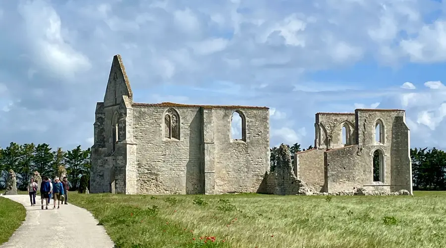 Vestiges de l'abbaye cistercienne des Châteliers