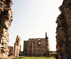 Vestiges de l'abbaye cistercienne des Châteliers