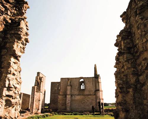 Vestiges de l'abbaye cistercienne des Châteliers