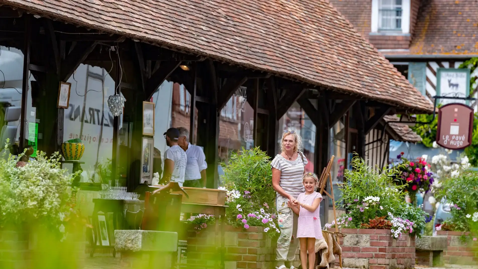 Beuvron-en-Auge ambiance place halles