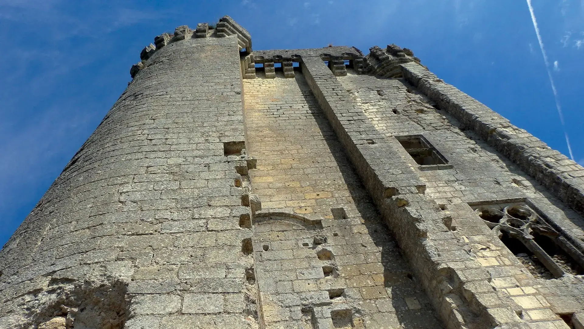 Lavardin vue pied du château