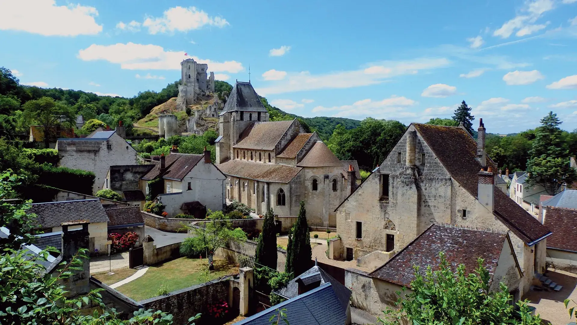 Lavardin vue village