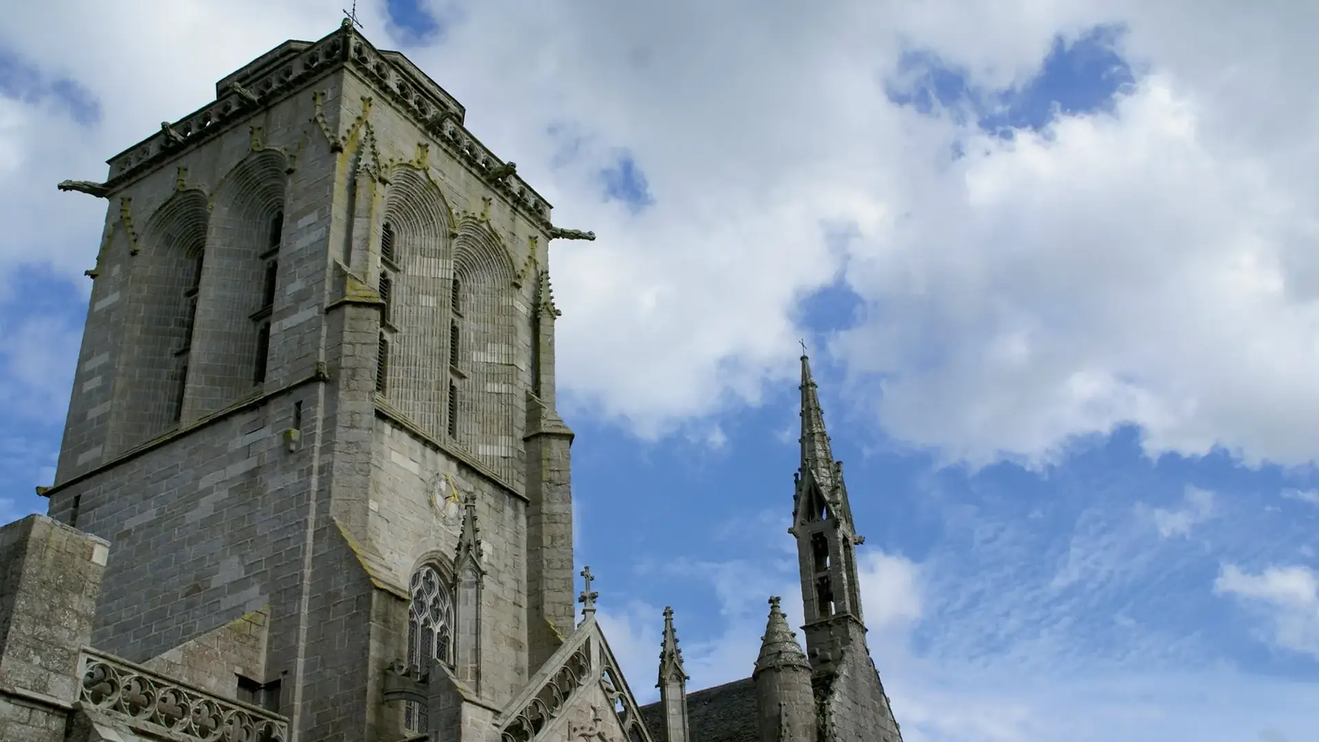 Locronan clocher église