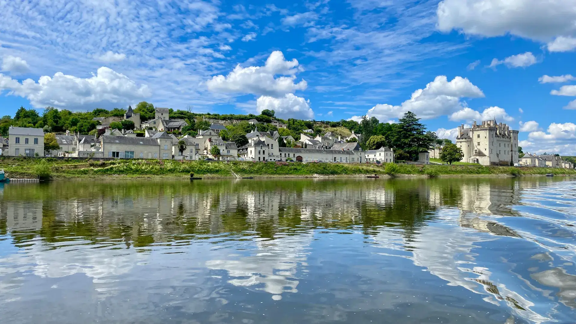 Montsoreau, vue village et château depuis la Loire