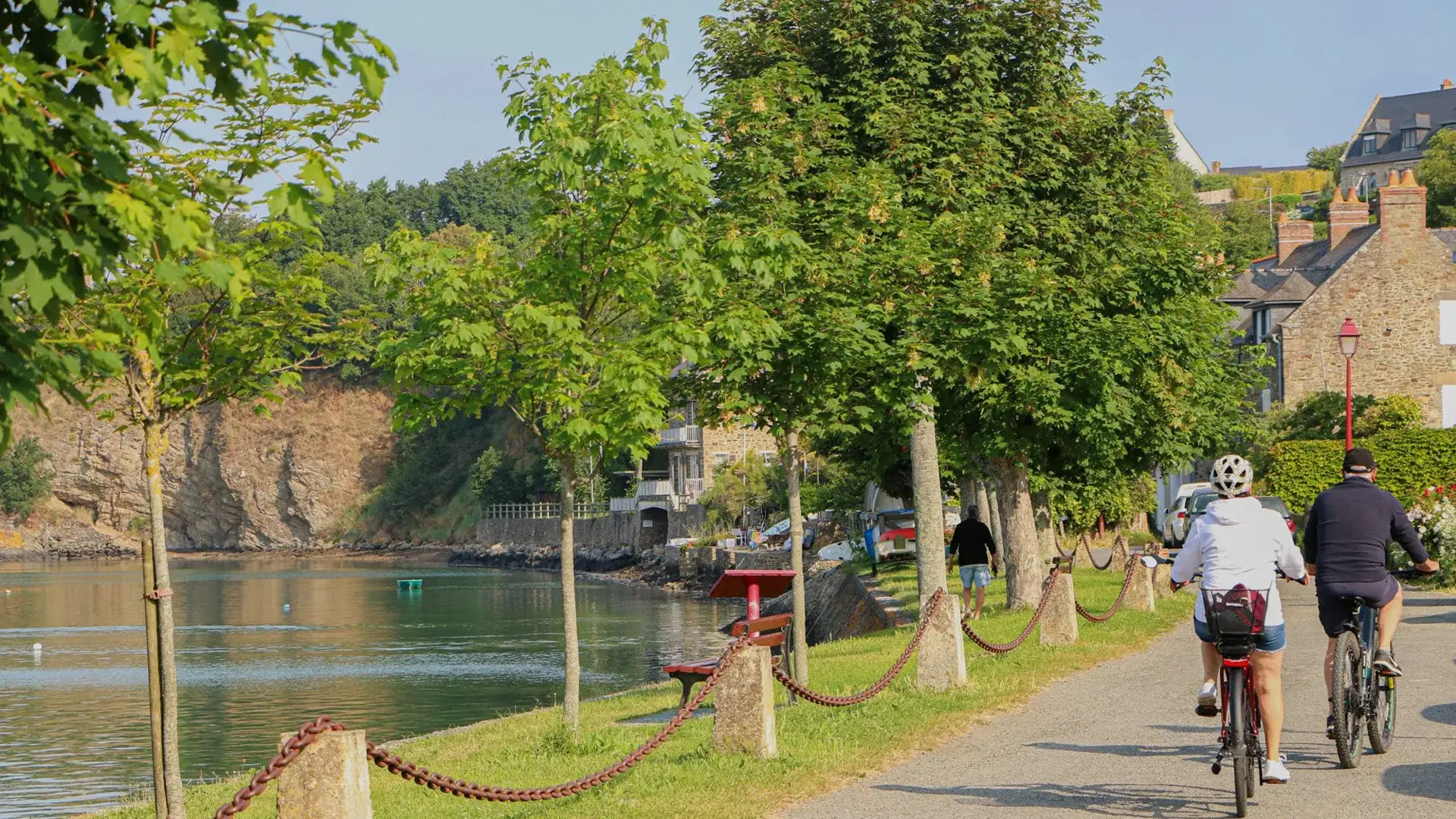 Saint-Suliac balade à vélo sur le port