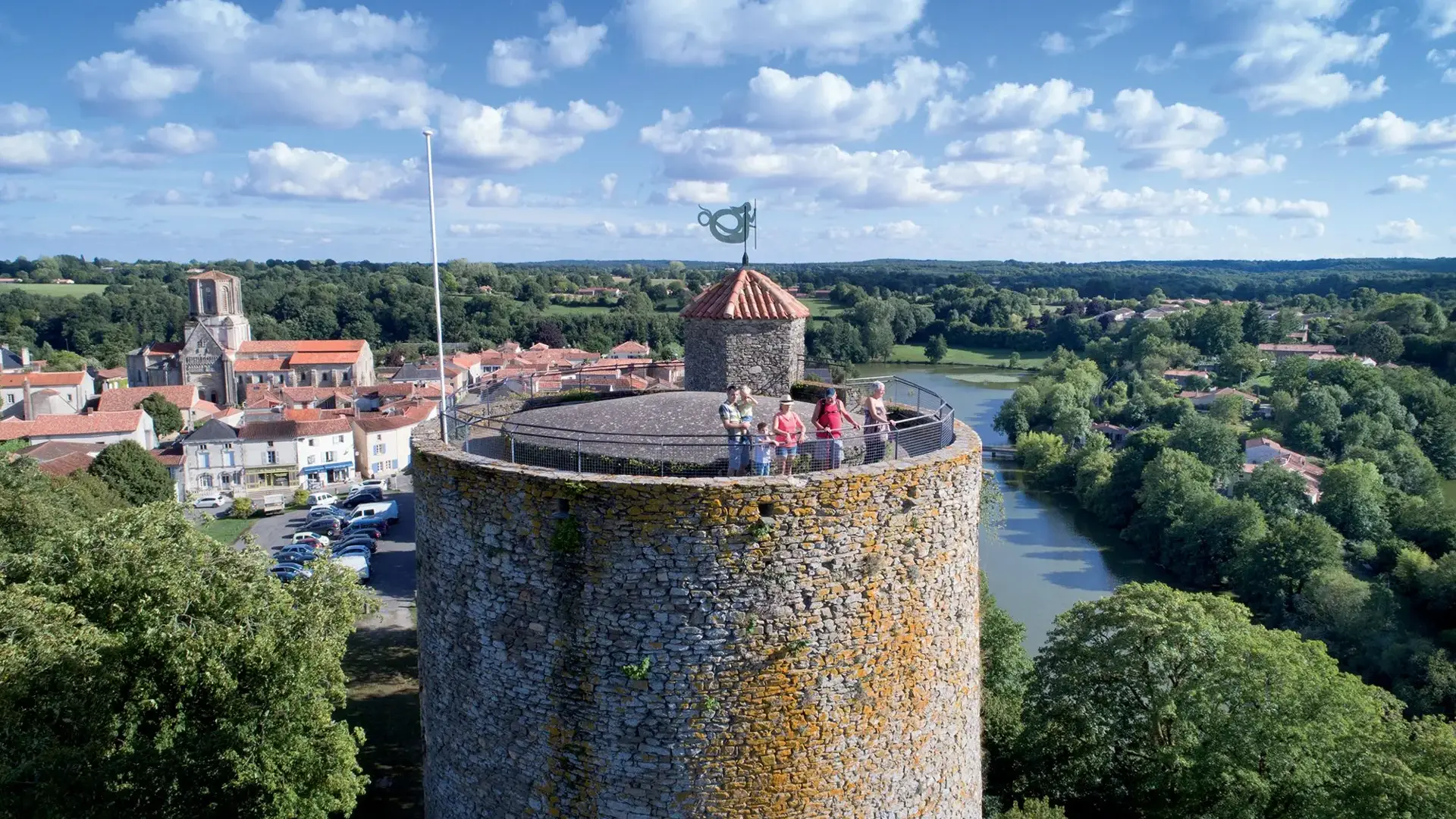 Vouvant famille et tour Mélusine