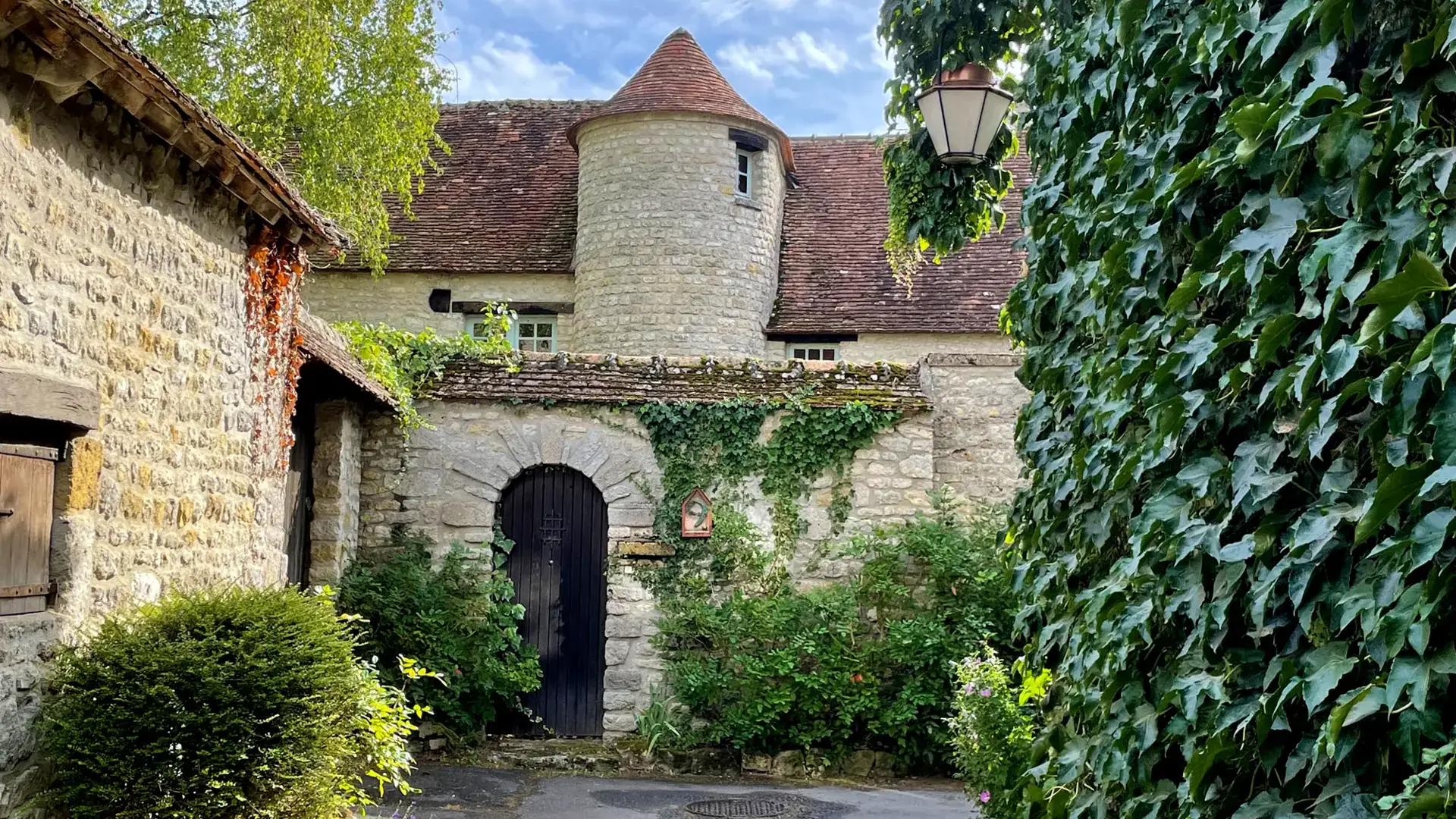 Yèvre-le-Château, maison à tourelle