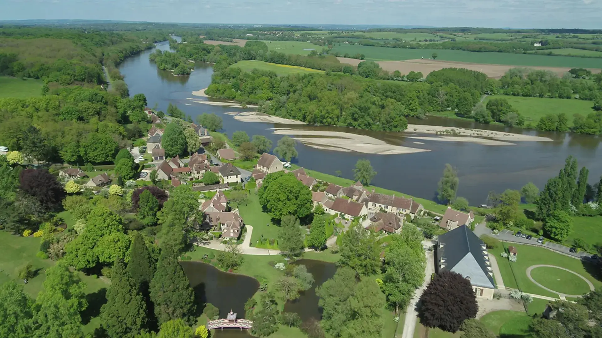 Apremont-sur-Allier vue du ciel