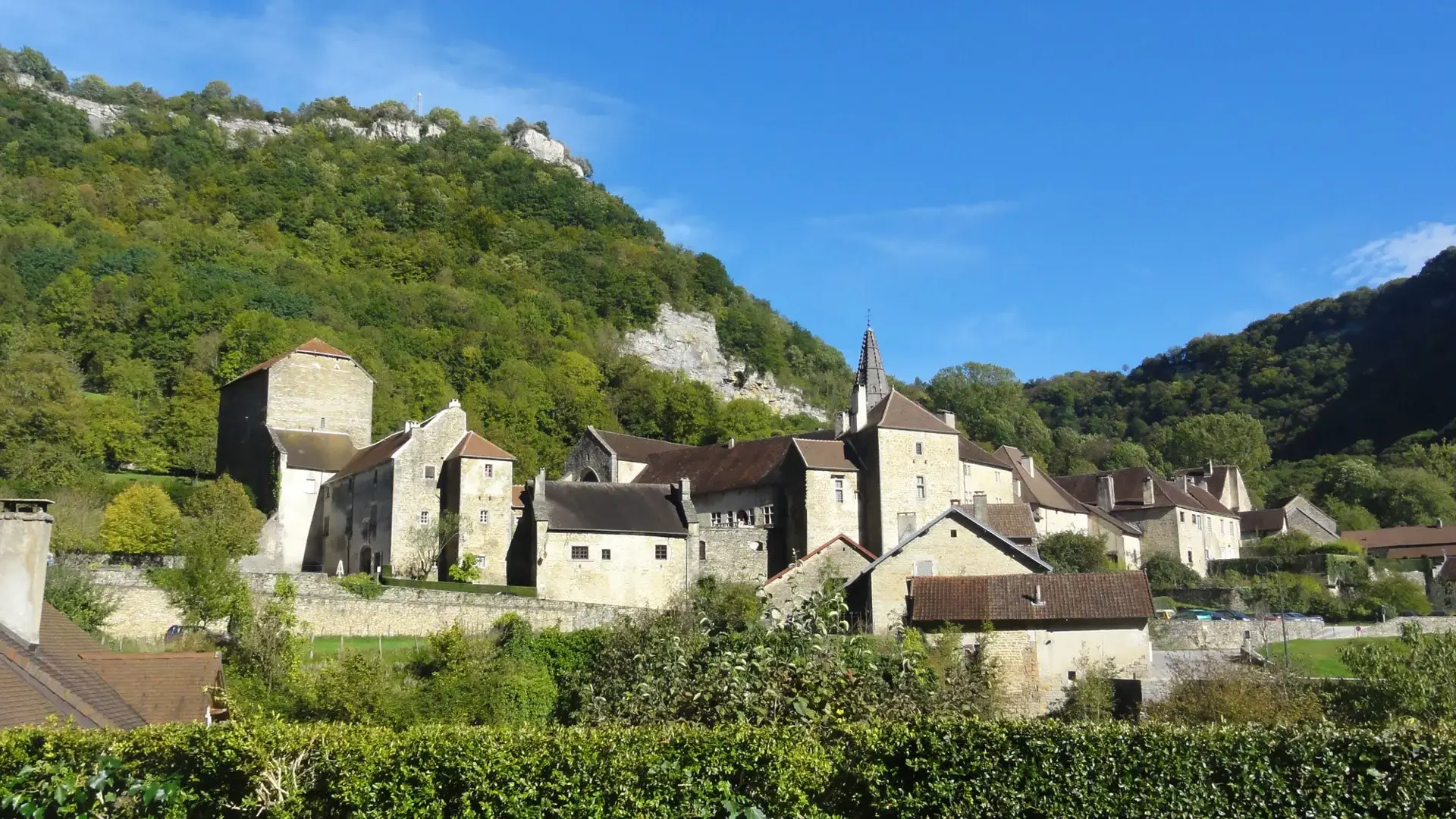 Baume-les-Messieurs abbaye et village