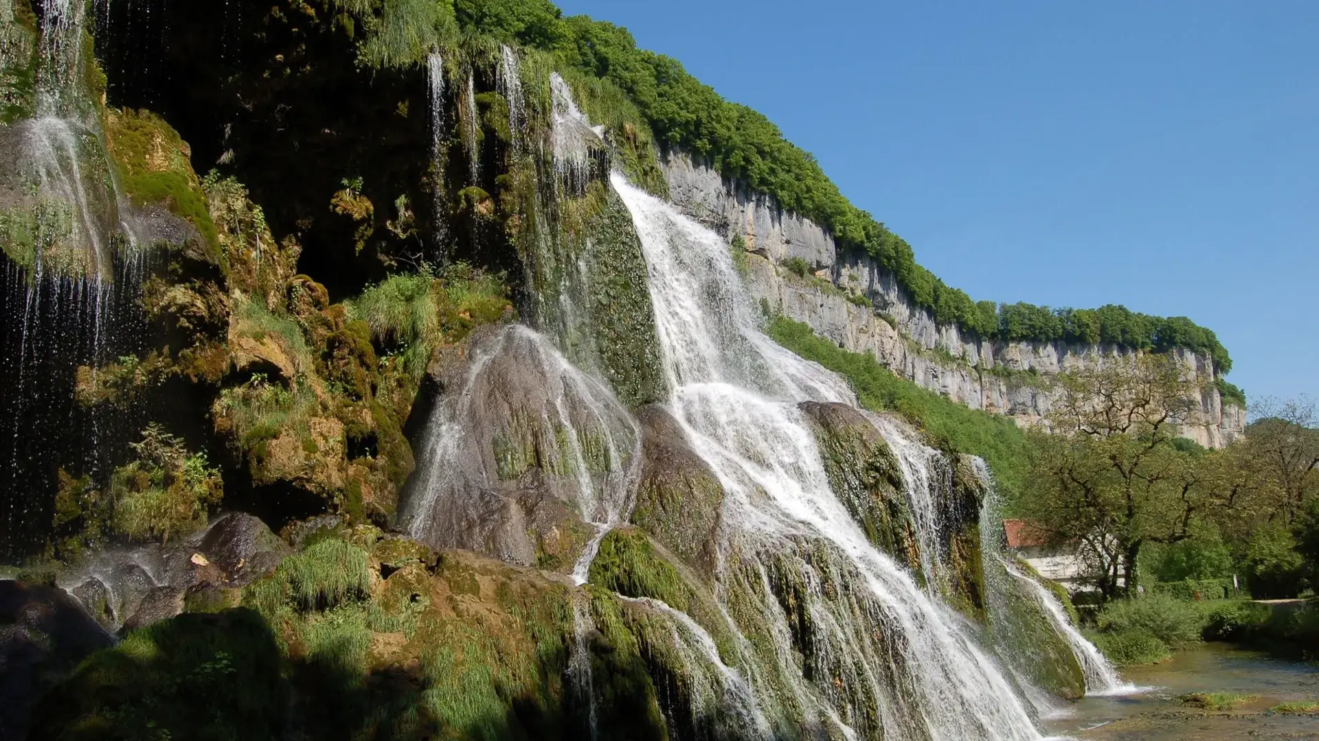 Baume-les-Messieurs cascade