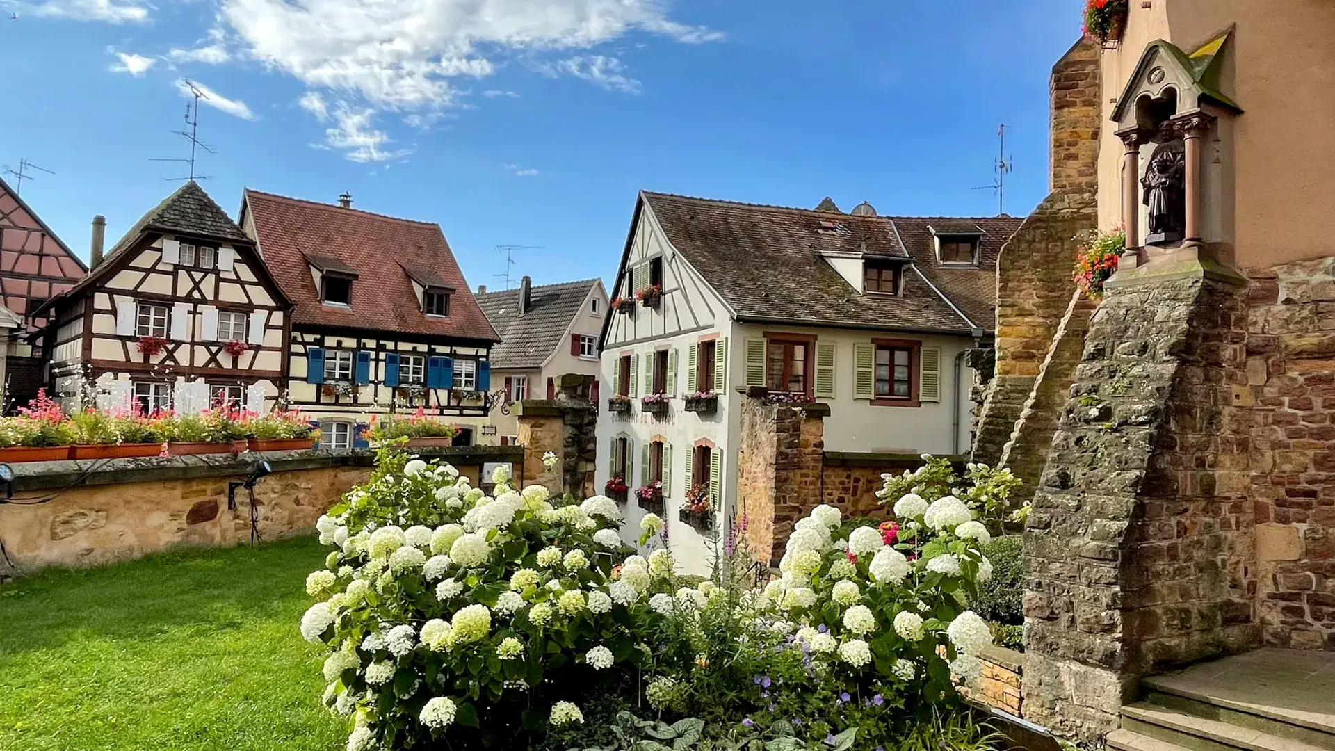 Eguisheim, jardin de la chapelle du château