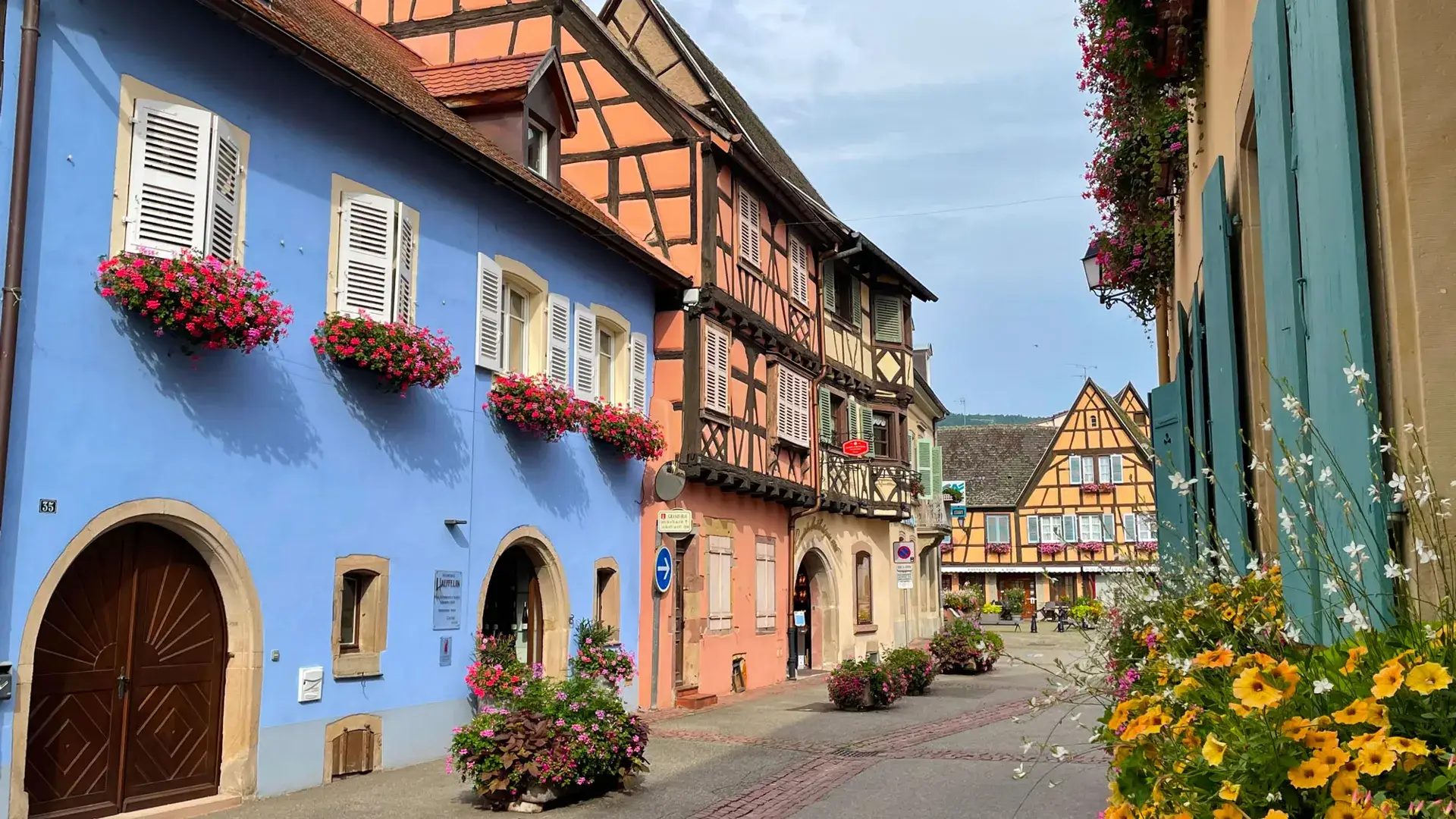 Eguisheim, ruelle fleurie