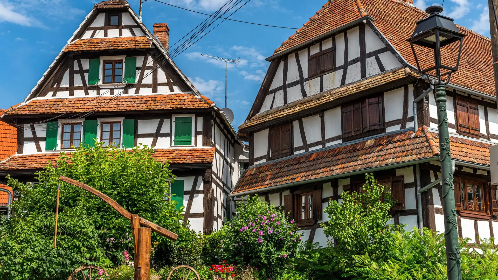 Hunspach, maisons et puits à balancier