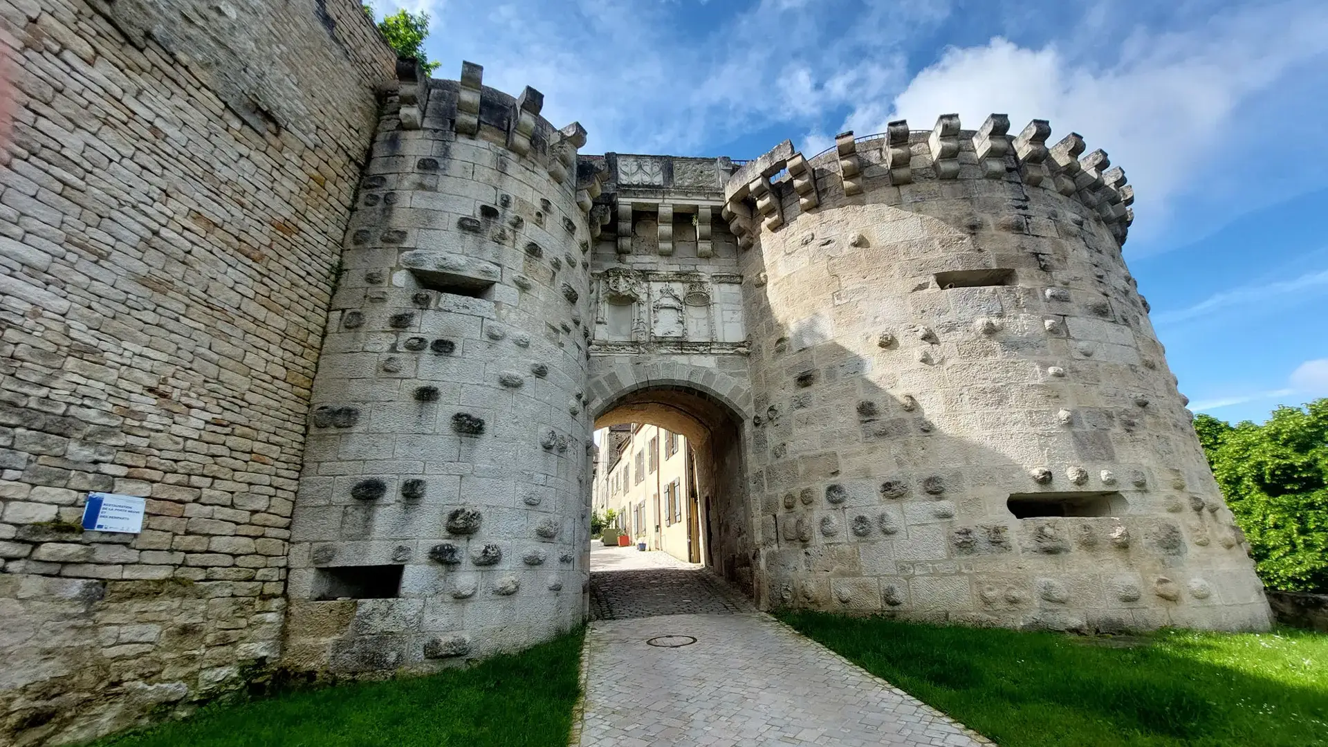 Vézelay, porte fortifiée