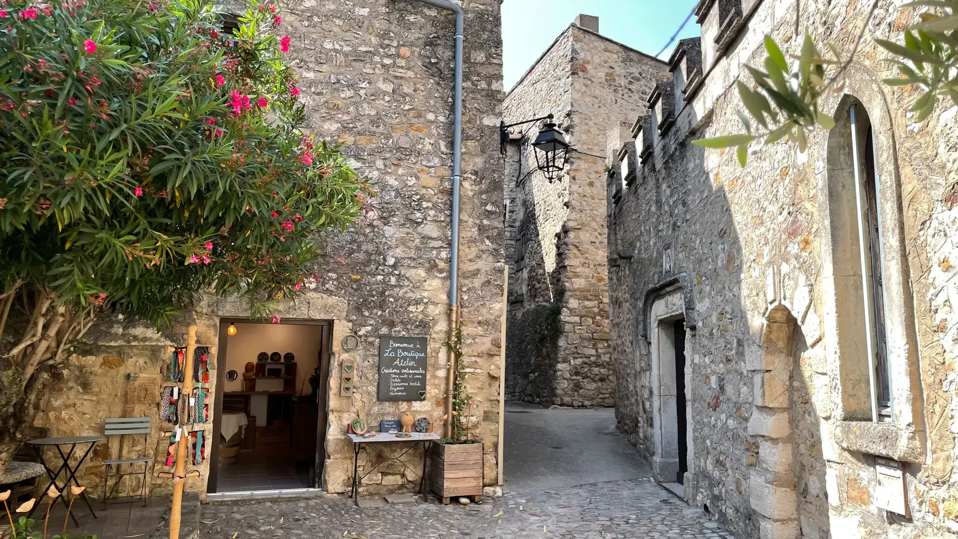 Aiguèze, atelier-boutique