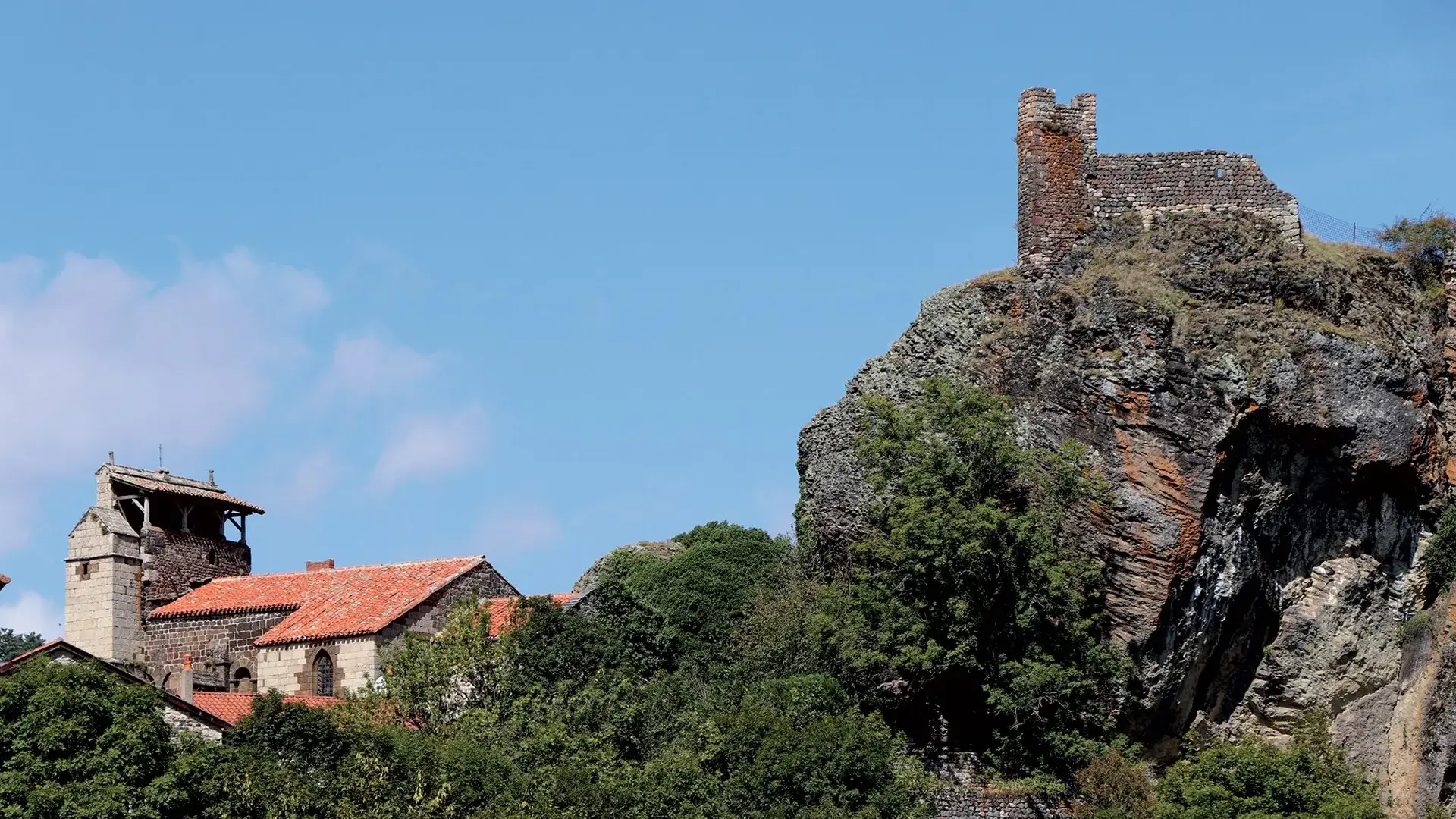 Arlempdes église et ruines château