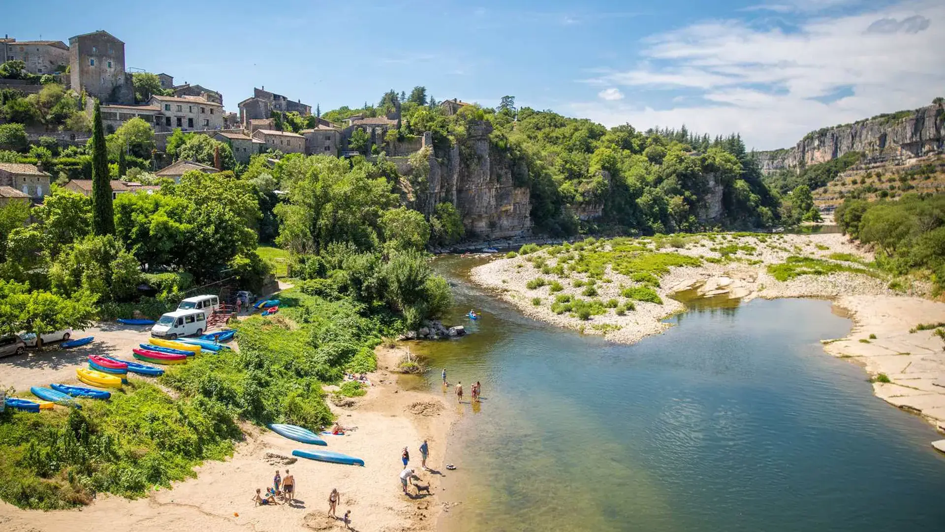 Balazuc, baignade et canoë-kayak sur l'Ardèche