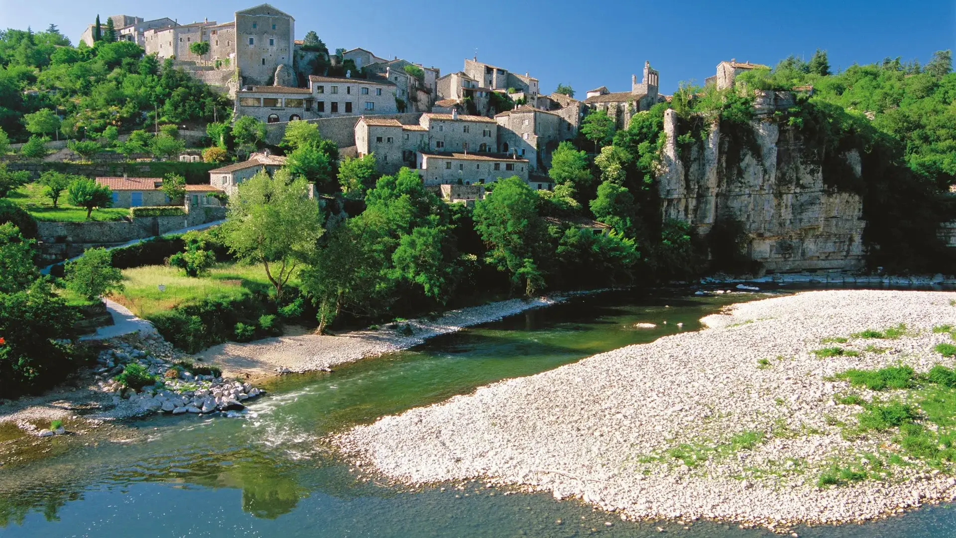 Balazuc vue village et rivière