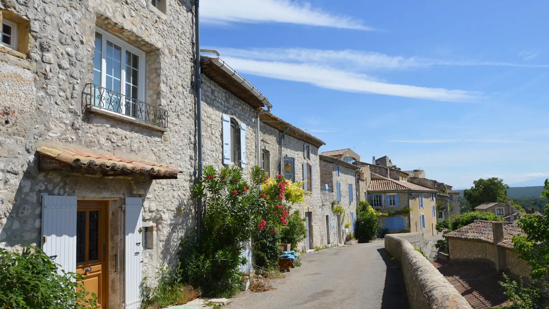 La Garde-Adhémar, rue village