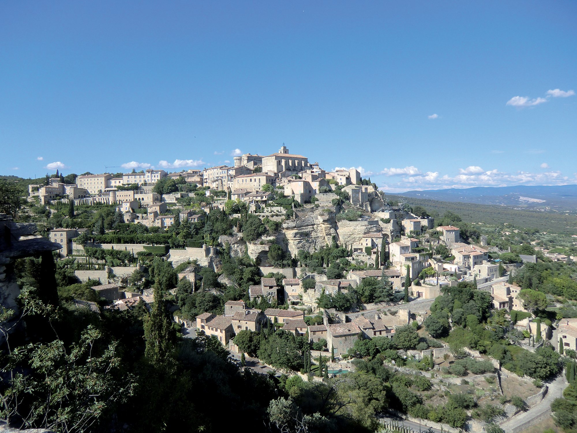 https://media.les-plus-beaux-villages-de-france.org/photos/s1641/gordes-vue-densemble.jpg