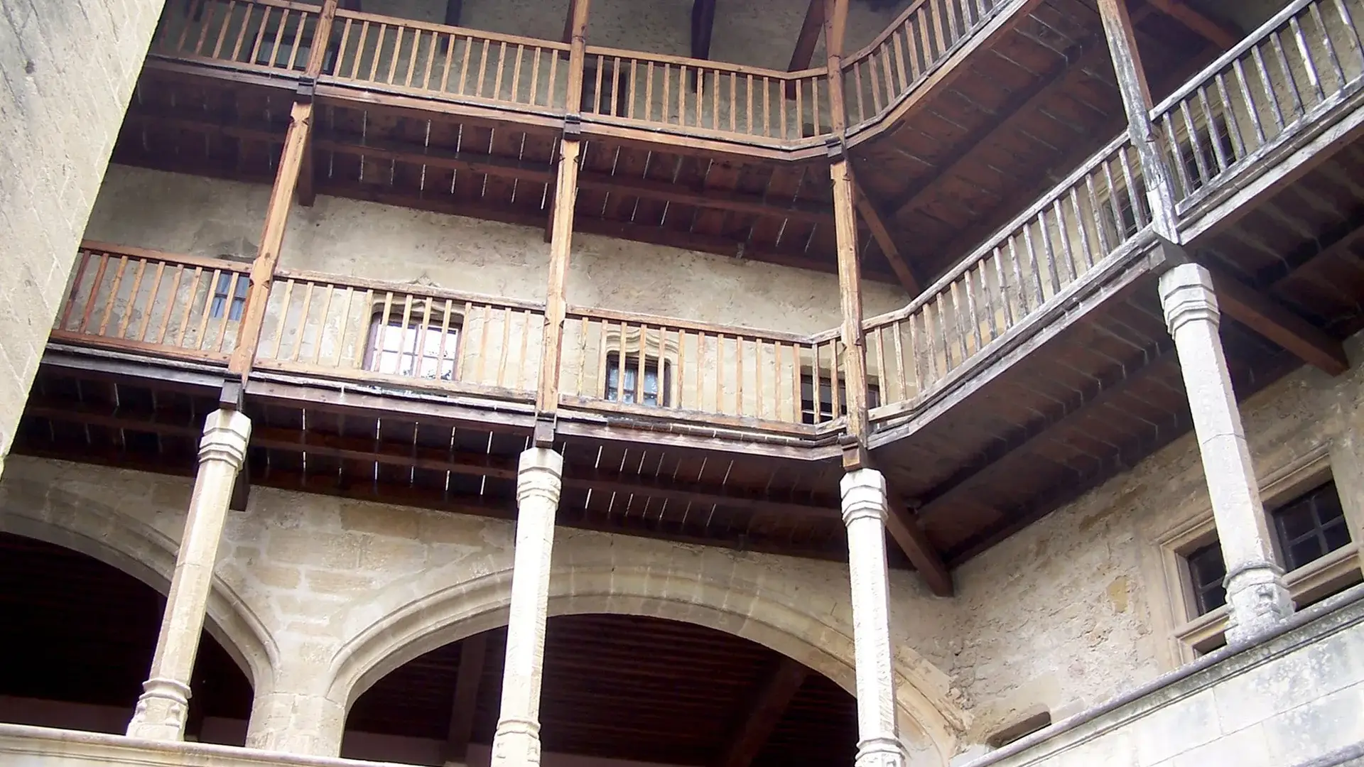 Lourmarin balcons château