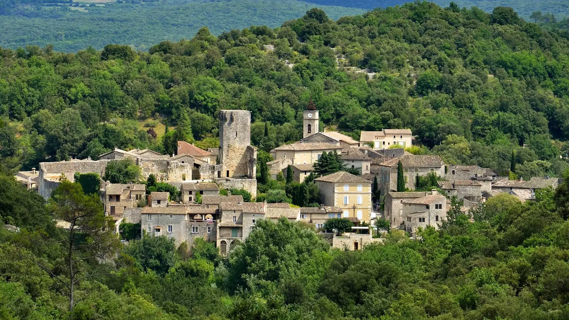 Montclus, vue d'ensemble