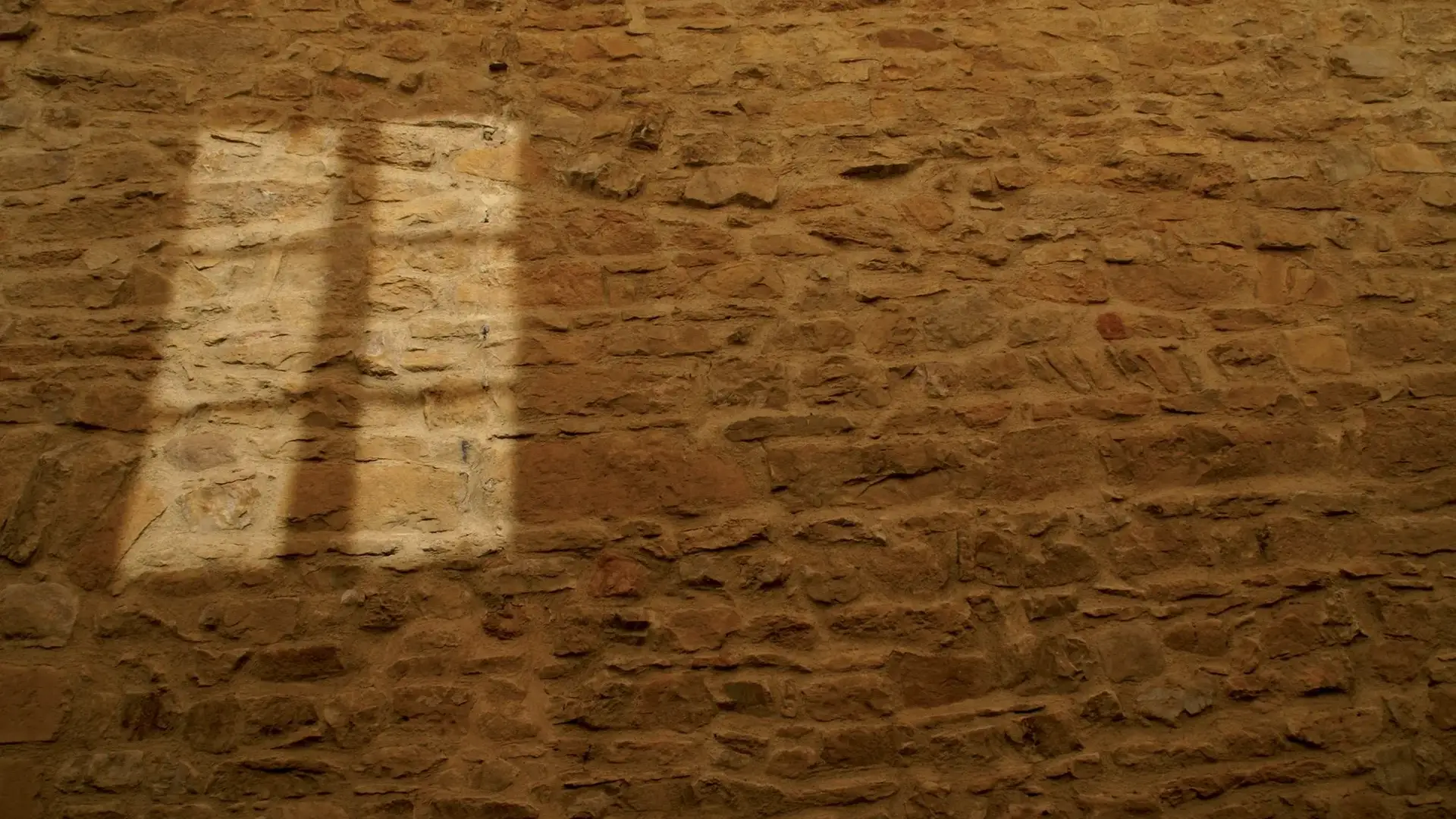 Oingt fenêtre ombre et lumière