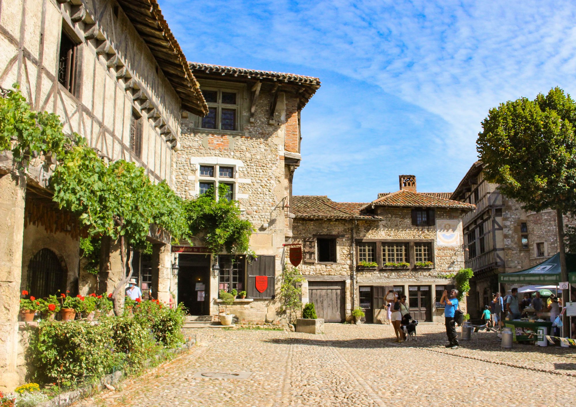 Pérouges, l'un des Plus Beaux Villages de France près de Lyon