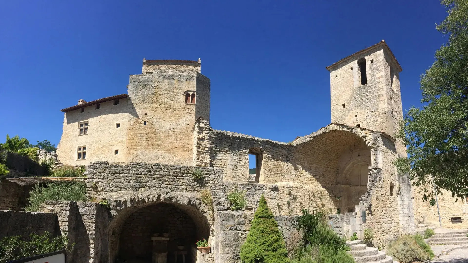 Le Poët-Laval vestiges commanderie