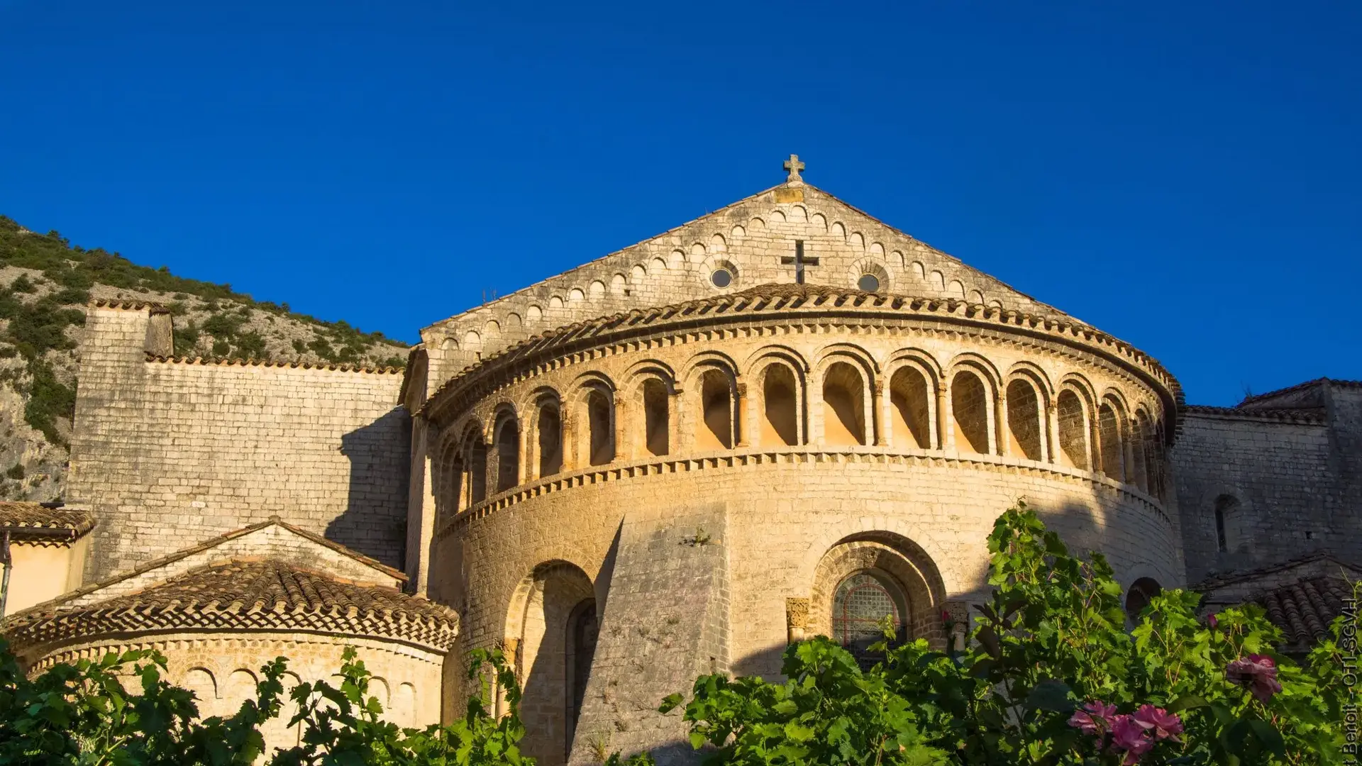 Saint-Guilhem-le-Désert zoom abbaye