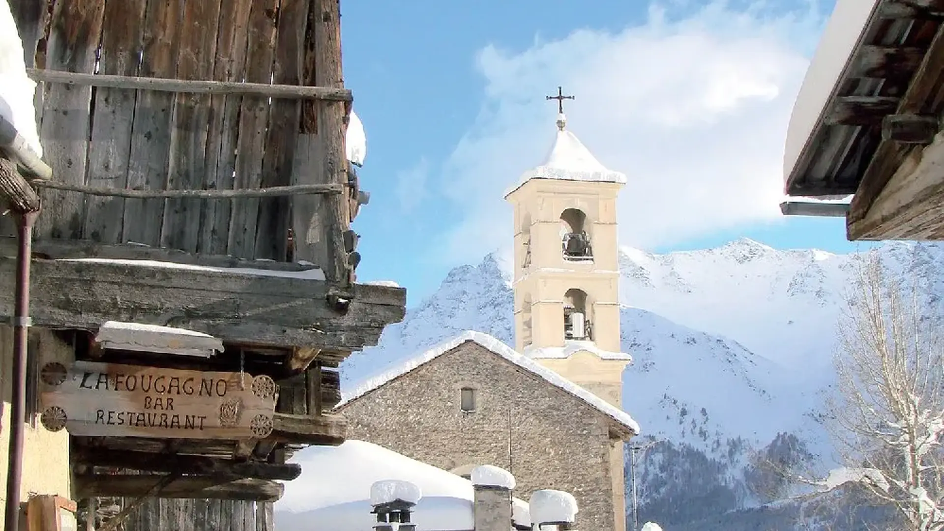 Saint-Véran toits sous la neige