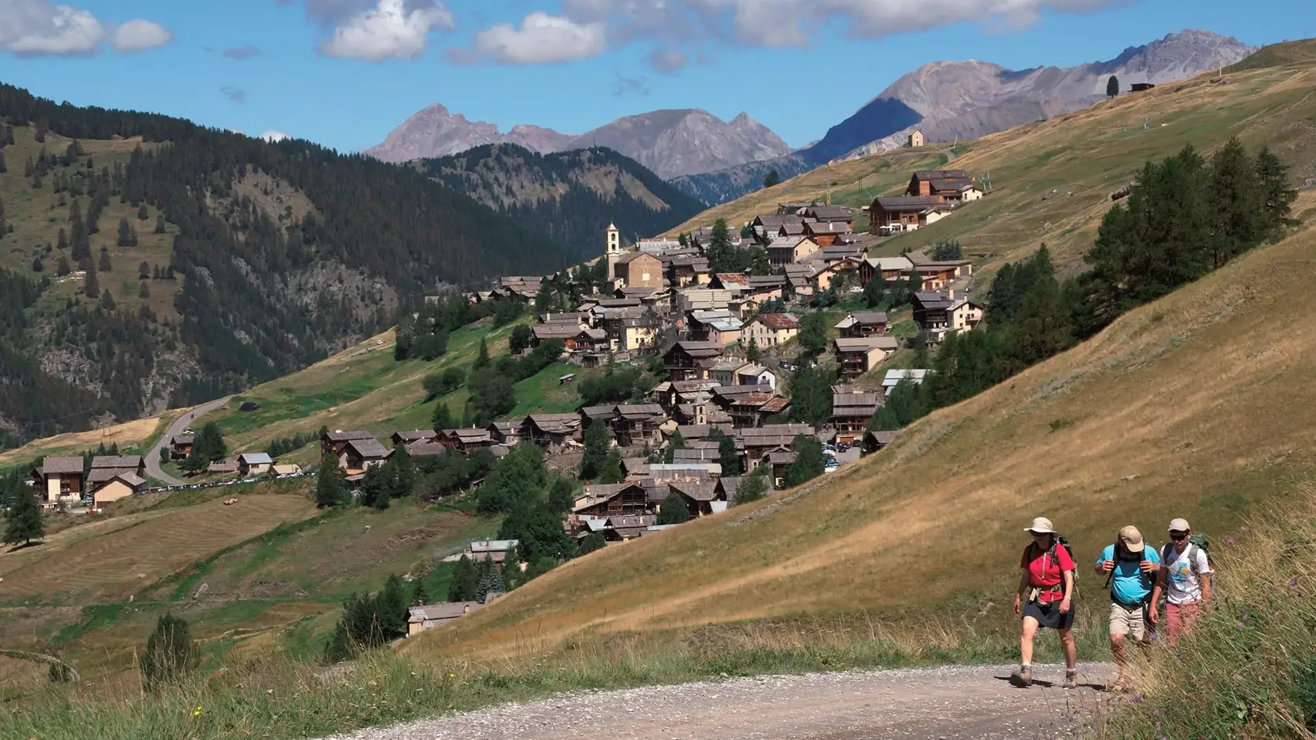 Saint-Véran village et randonneurs